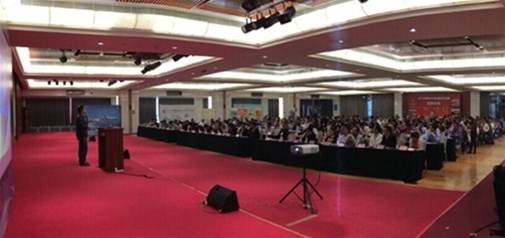 2014中國(guó)電子商務(wù)創(chuàng)新與發(fā)展高峰論壇圓滿成功——天助網(wǎng)董事長(zhǎng)王學(xué)兵應(yīng)邀主持嘉賓對(duì)話環(huán)節(jié) 